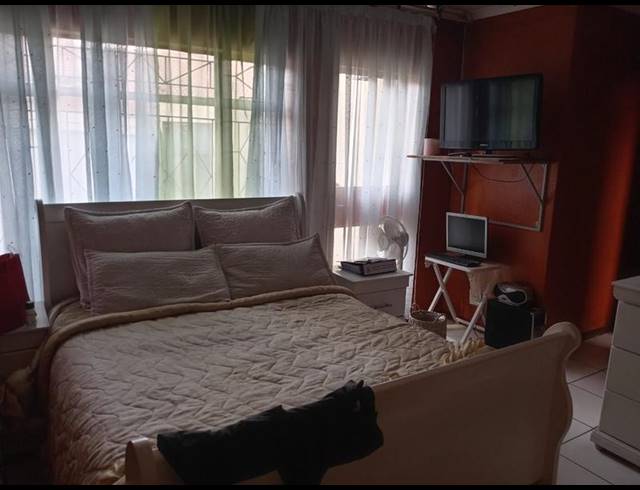 4 BEDROOM HOUSE FOR SALE IN HOSPITAL VIEW